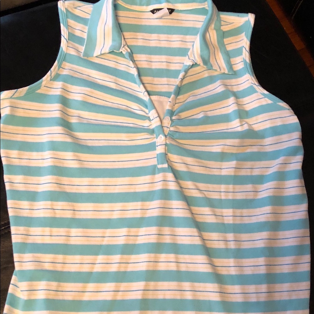 Woman’s sleeveless collared shirt size 2X